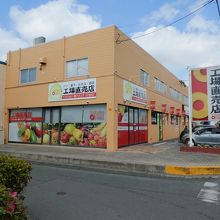 誰も並んでない、と思ったら、バームクーヘン売り切れ。