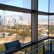 大阪城が一望できる