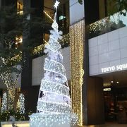 クリスマスツリーの周囲も電飾で飾られていい雰囲気でした