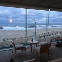 早朝のロビーから浜辺