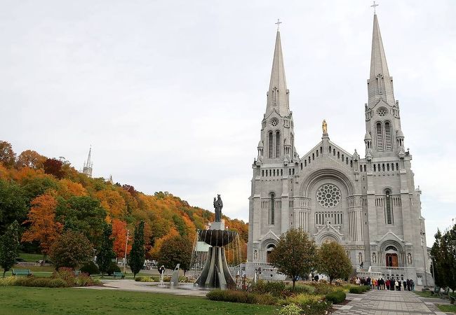 サンタンヌ ド ボープレ大聖堂