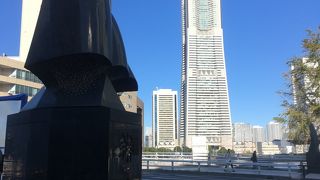 桜木町の玄関の橋