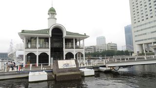 海に浮かぶ桟橋