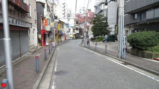 動物園から距離がある動物園通り