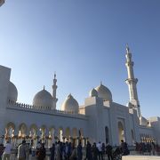 細部まで美にこだわった超豪華モスク