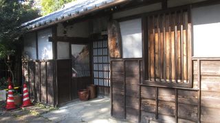 昔風の建物に古の時を感じます