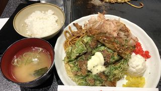 人気のお好み焼き店