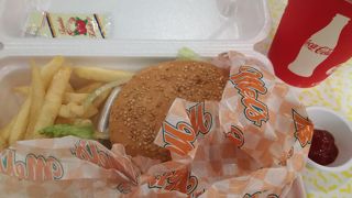 お腹は満たされるハンバーガーセット