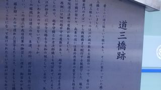 重要な人物の記念碑があります