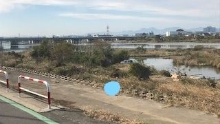 歩行者（自転車道兼）は途切れがちで長い散策には向かない