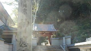 石清水八幡宮を創建した行教律師の像が本堂に安置されている
