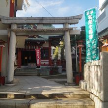 ごらんのように小さな神社です