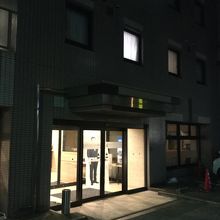 駅から歩いて数分ですが、裏にあるのでやや分かりにくいかも。