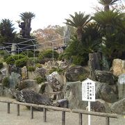 巨石を用いた迫力ある石庭「粉河寺庭園」