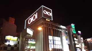 レストラン、カフェなど入ってます