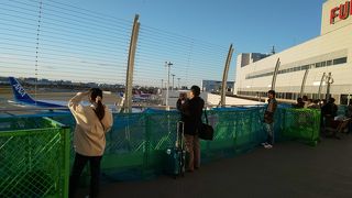 工事中たが飛行機は見ることができる