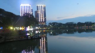 ガンドージー湖周囲が公園になっています