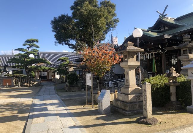 貝塚駅近くの立派な神社