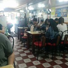 韓国釜山西面デジクッパ通りの松亭3代クッパの店内