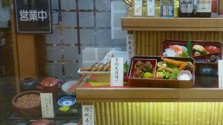 コンパクトな鰻屋さん