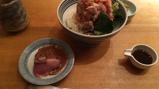 メニューはぜいたく丼のみ！