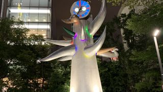 やっぱ岡本太郎か