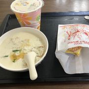 行列の出来る台湾朝ごはん