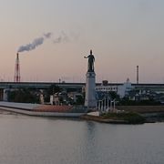 堺泉北港の平和と繁栄のシンボル像!!