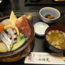 漁師なげこみ丼