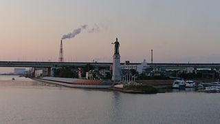 堺泉北港の平和と繁栄のシンボル像!!