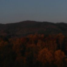 東側には累々と秋の風景が広がります