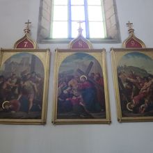 壁に掛けられた宗教画