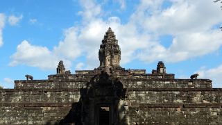 ロリュオス遺跡群では異色