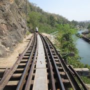 カンチャナブリー 旧泰緬鉄道を歩く