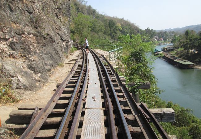 カンチャナブリー 旧泰緬鉄道を歩く