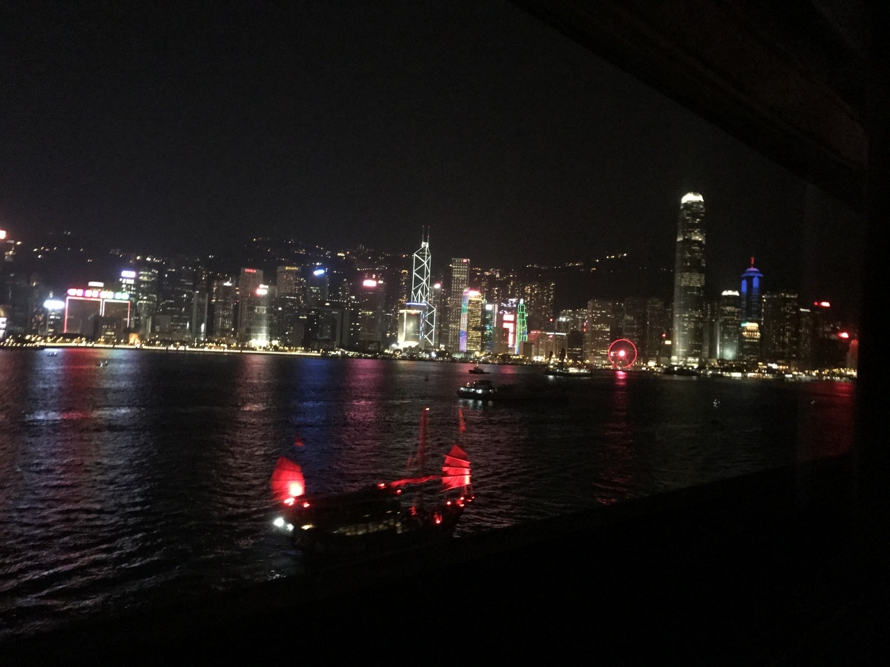 香港の夜景を彩る