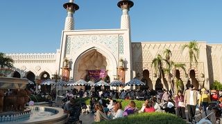 思わず手が出る３Ｄ画像