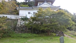 きれいな石垣が残っている