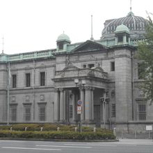 堂々としたレトロな外観が素敵です。