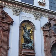 聖ミヒャエルの像