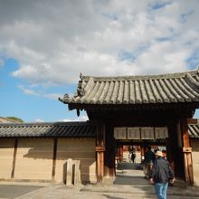 中宮寺の山門