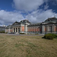 本館です。常設展は、現在見学不可となっています。