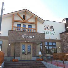 洒落た雰囲気の街のベーカリー