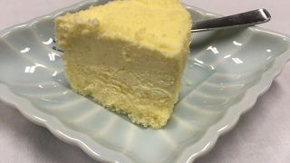 二層仕立てのチーズケーキ