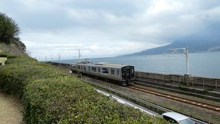 ２箇所ありますが、奥の方がおすすめ。電車の写真も。