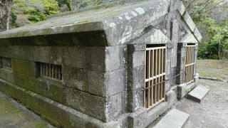 ひっそりとした場所に。覗き見ることができます。