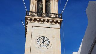 イドラ島の街中にある教会