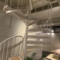 2階に続く螺旋階段