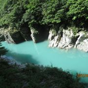 タイコーズブルーの川の流れ