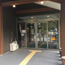 建物の入り口の様子